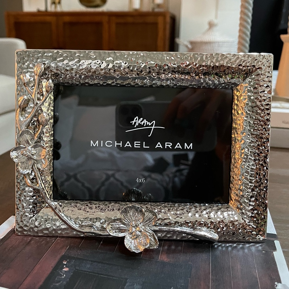Michael Aram handmade bright nickel plated “White Orchid”4x6 frame